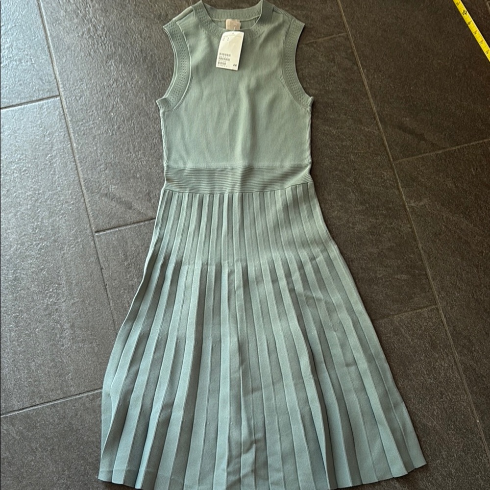 Sleeveless Green Dress